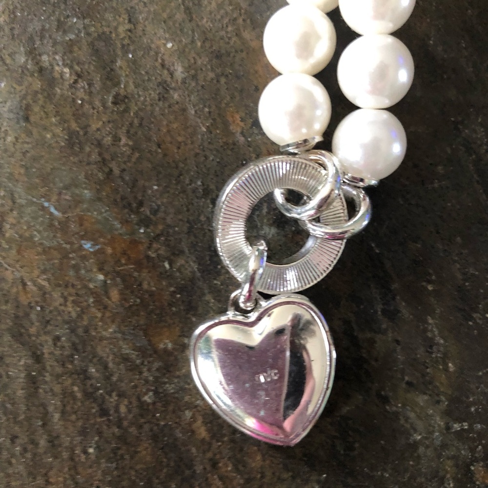 Elegant White Pearl Necklace and Silver Pendant Set hearts